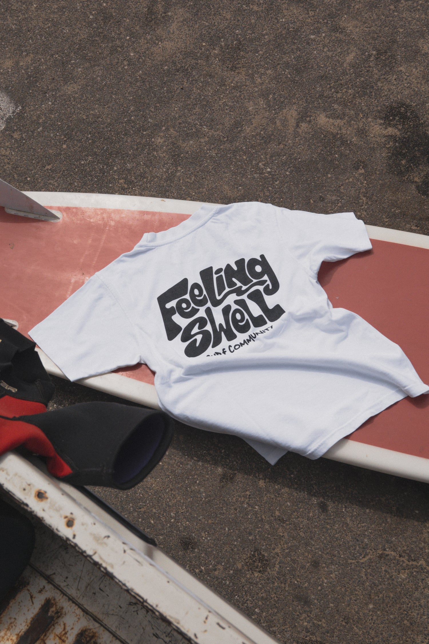 Feeling Swell Logo Tees - white